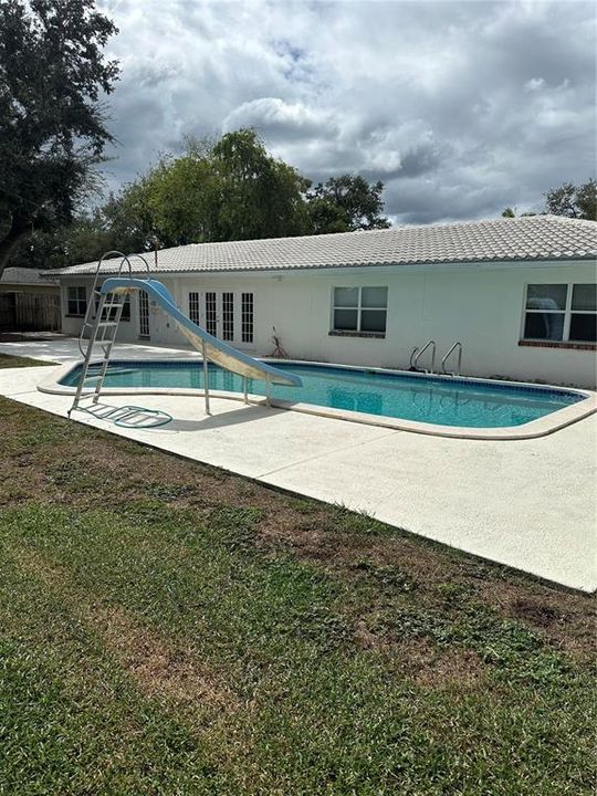 出租: $5,500 (3 贝兹, 2 浴室, 1969 平方英尺)