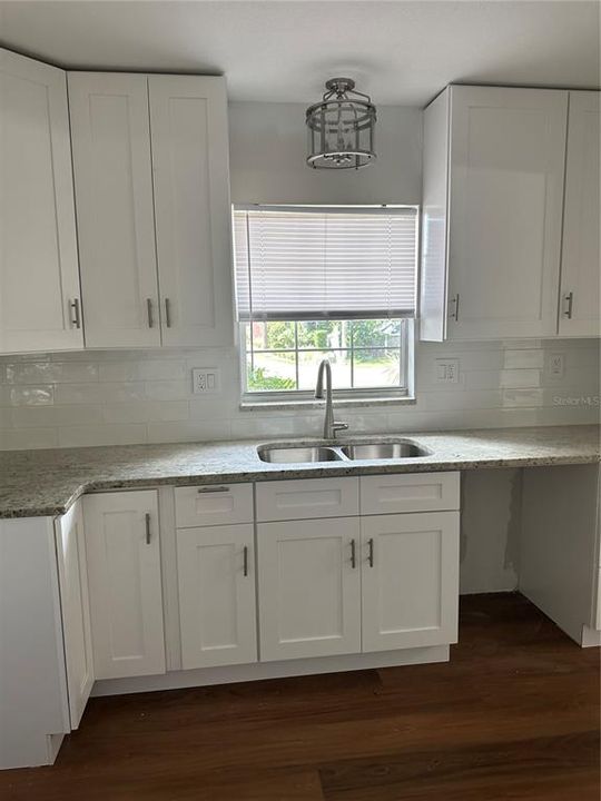 出租: $5,500 (3 贝兹, 2 浴室, 1969 平方英尺)