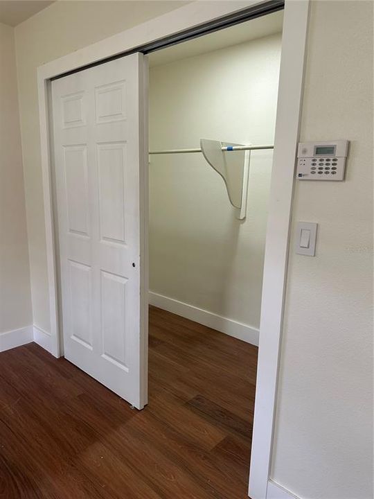 出租: $5,500 (3 贝兹, 2 浴室, 1969 平方英尺)