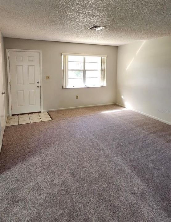 出租: $995 (2 贝兹, 1 浴室, 757 平方英尺)