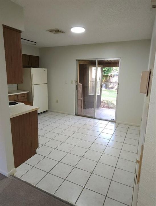 出租: $995 (2 贝兹, 1 浴室, 757 平方英尺)