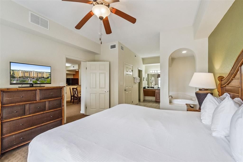 Activo con contrato: $159,999 (2 camas, 2 baños, 1060 Pies cuadrados)