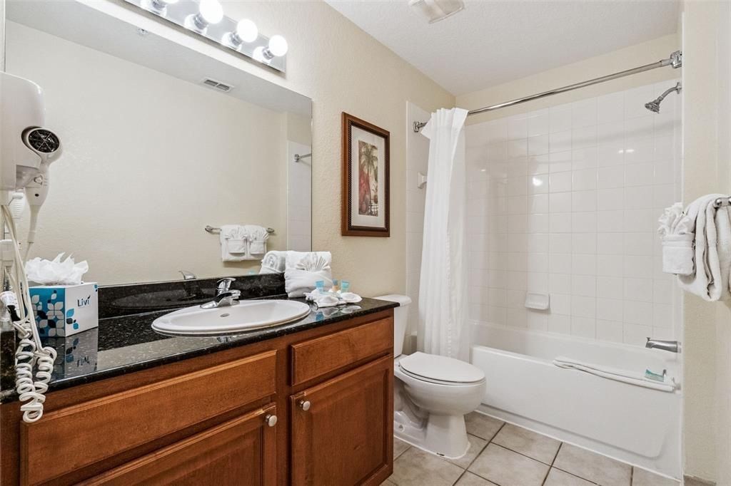 Activo con contrato: $159,999 (2 camas, 2 baños, 1060 Pies cuadrados)