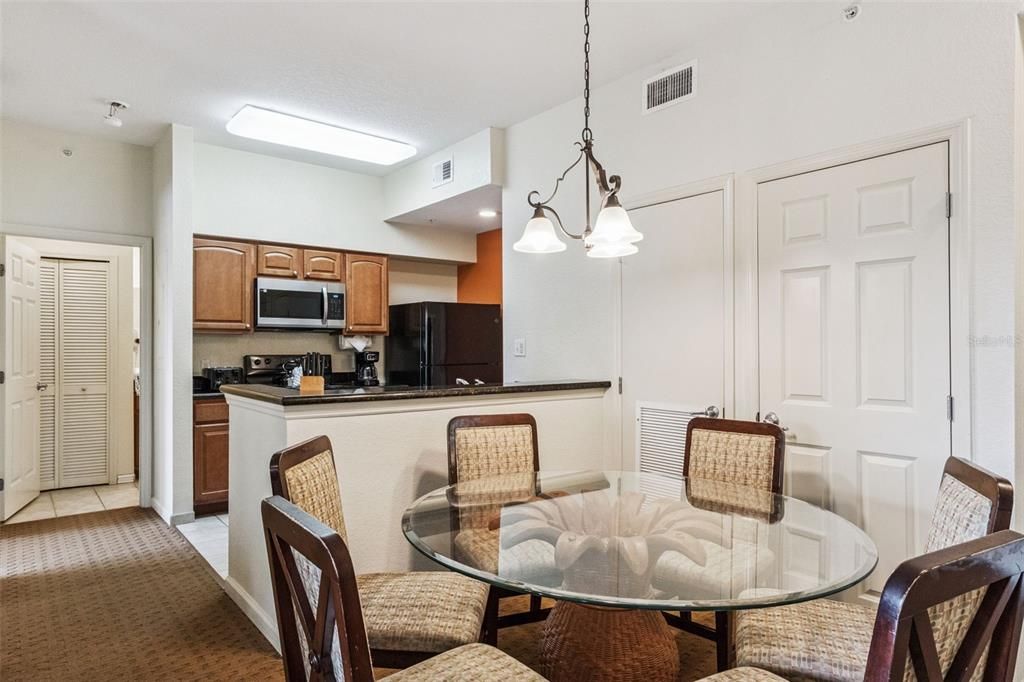 Activo con contrato: $159,999 (2 camas, 2 baños, 1060 Pies cuadrados)