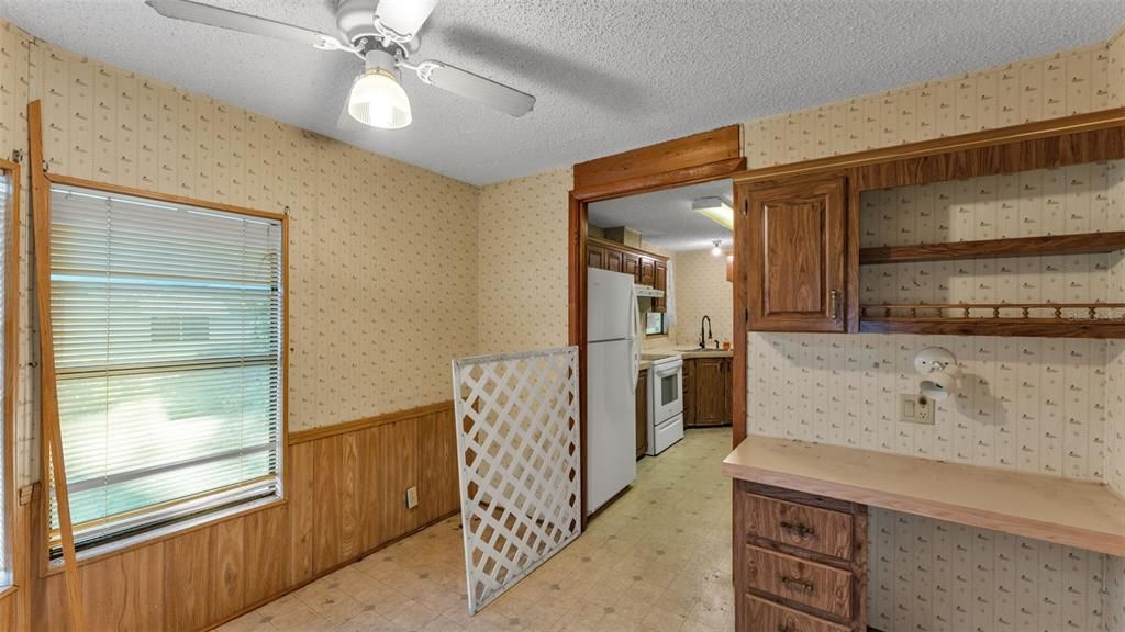 Active With Contract: $185,000 (3 beds, 2 baths, 1512 Square Feet)