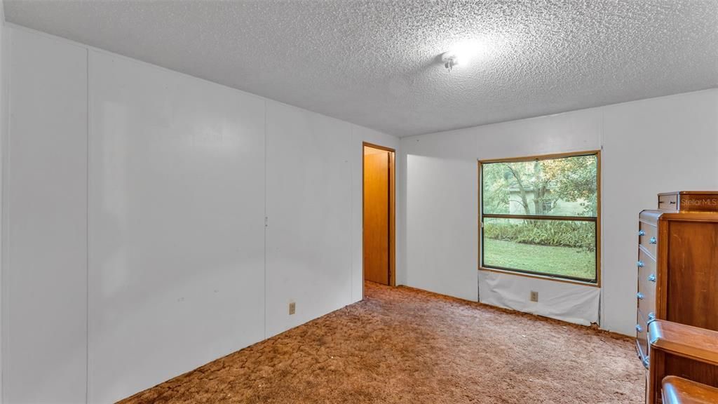 Active With Contract: $185,000 (3 beds, 2 baths, 1512 Square Feet)