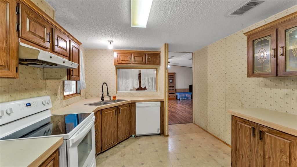 Active With Contract: $185,000 (3 beds, 2 baths, 1512 Square Feet)