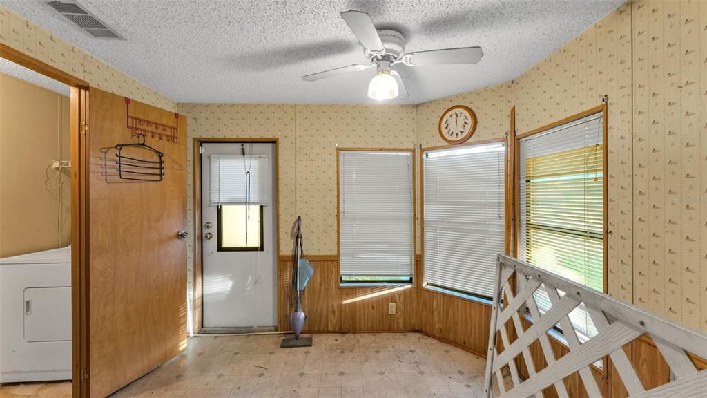 Active With Contract: $185,000 (3 beds, 2 baths, 1512 Square Feet)