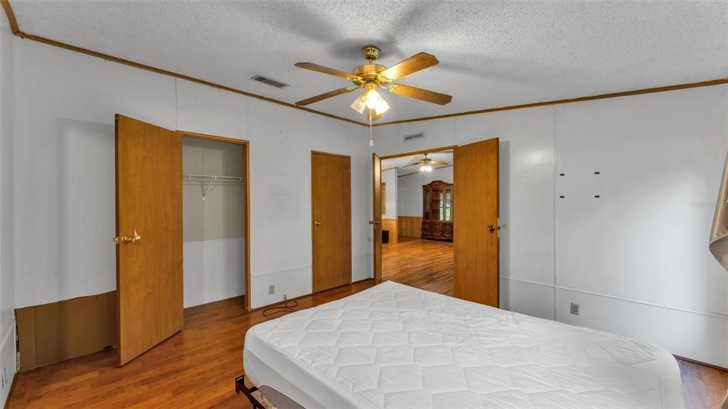 Active With Contract: $185,000 (3 beds, 2 baths, 1512 Square Feet)