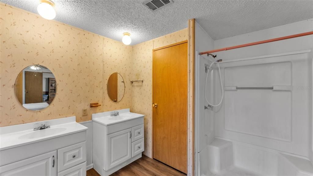 Active With Contract: $185,000 (3 beds, 2 baths, 1512 Square Feet)