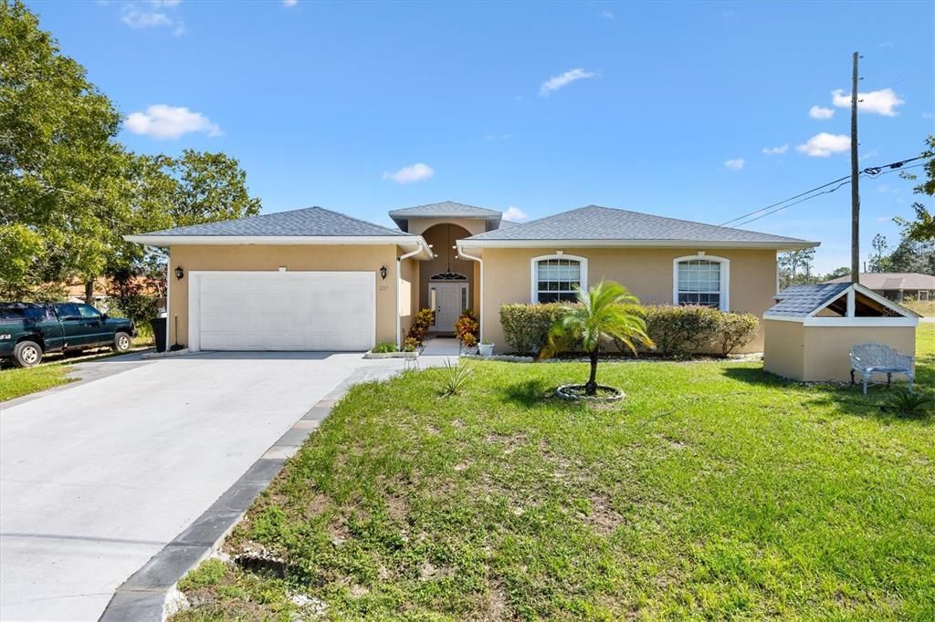 For Sale: $400,000 (5 beds, 2 baths, 2886 Square Feet)