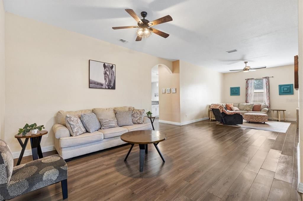 For Sale: $400,000 (5 beds, 2 baths, 2886 Square Feet)