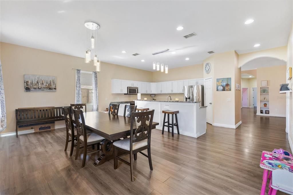 For Sale: $400,000 (5 beds, 2 baths, 2886 Square Feet)