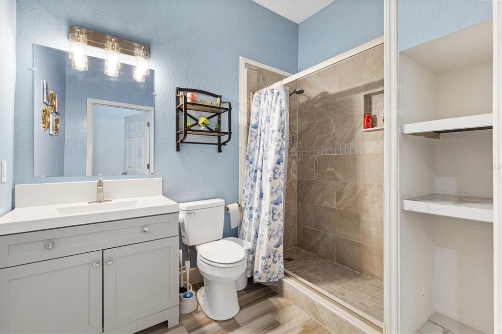 For Sale: $400,000 (5 beds, 2 baths, 2886 Square Feet)