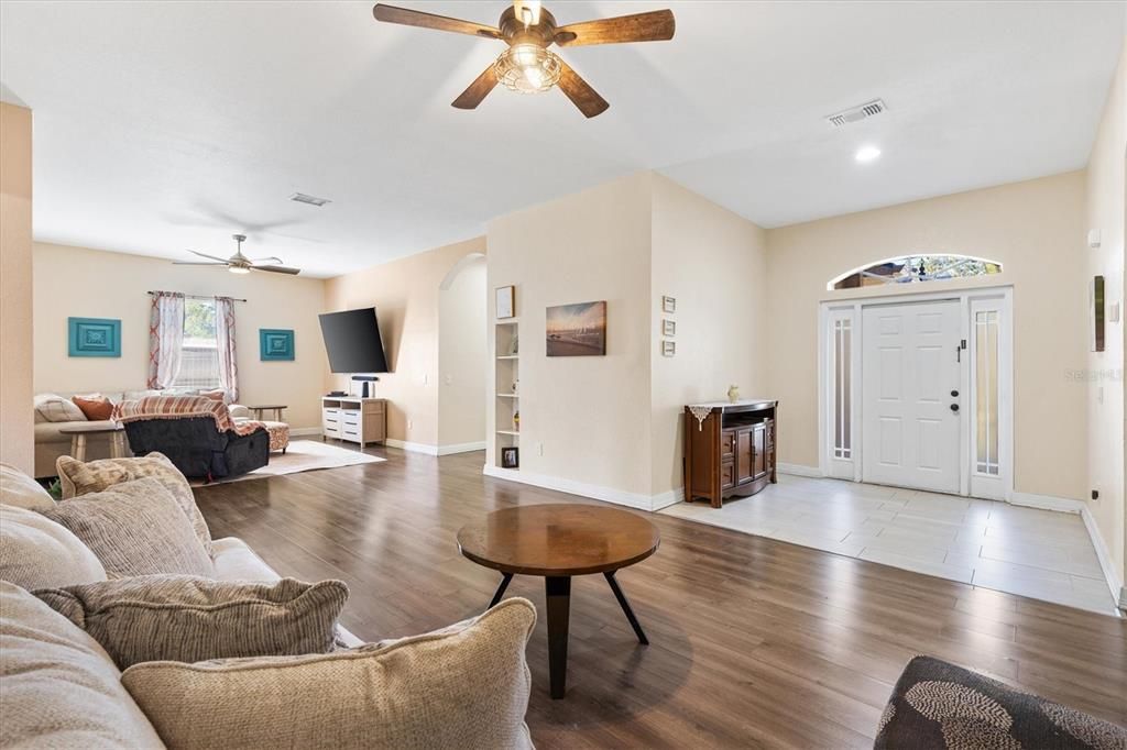 For Sale: $400,000 (5 beds, 2 baths, 2886 Square Feet)