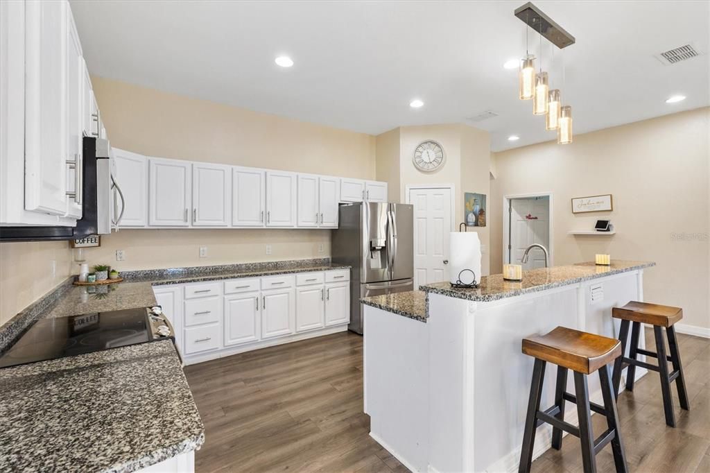 For Sale: $400,000 (5 beds, 2 baths, 2886 Square Feet)