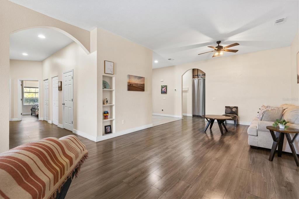 For Sale: $400,000 (5 beds, 2 baths, 2886 Square Feet)