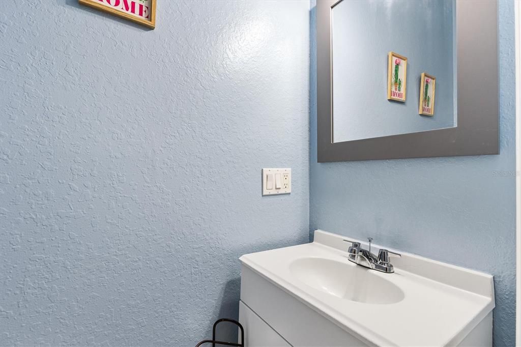 For Sale: $400,000 (5 beds, 2 baths, 2886 Square Feet)