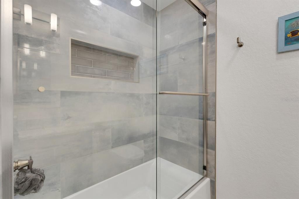 Activo con contrato: $290,000 (2 camas, 2 baños, 1114 Pies cuadrados)