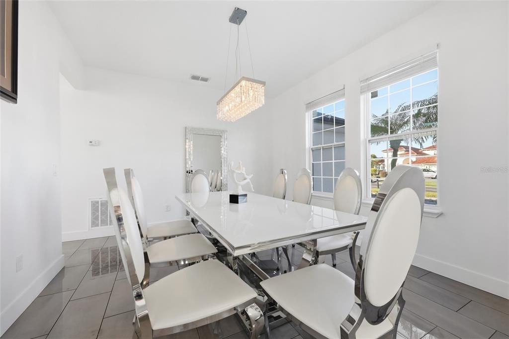 En Venta: $752,500 (5 camas, 3 baños, 3411 Pies cuadrados)