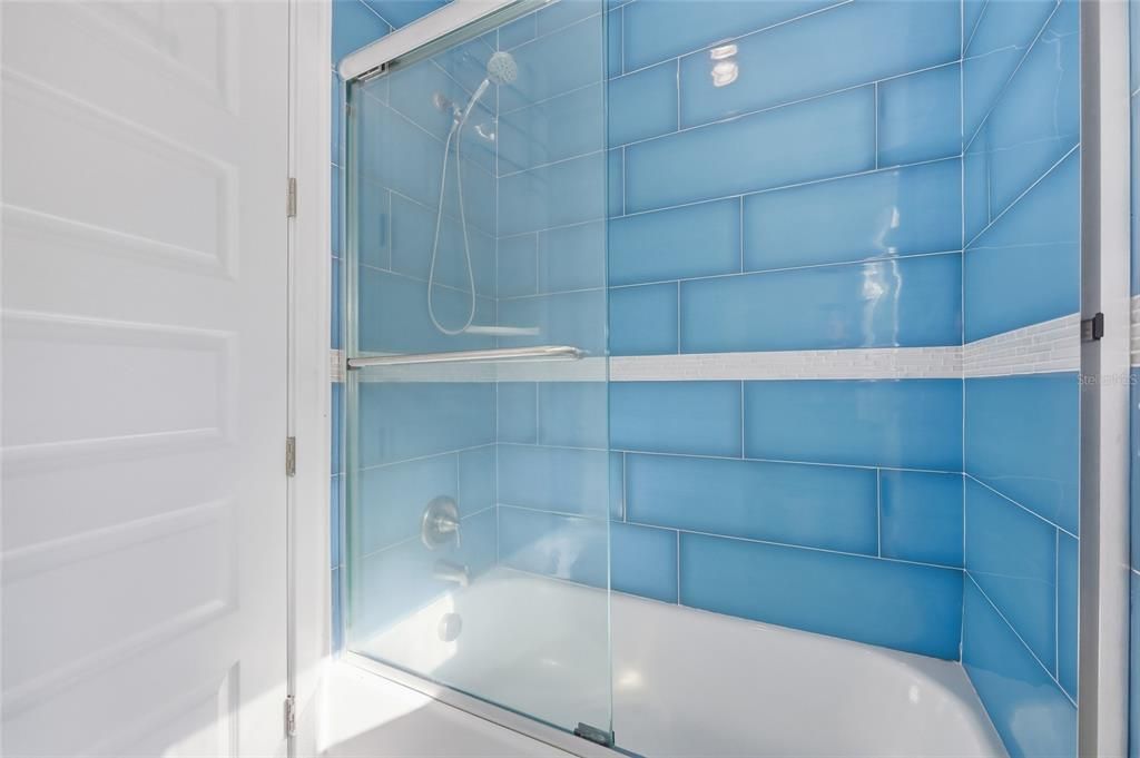 En Venta: $752,500 (5 camas, 3 baños, 3411 Pies cuadrados)