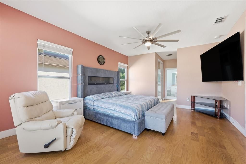 En Venta: $752,500 (5 camas, 3 baños, 3411 Pies cuadrados)