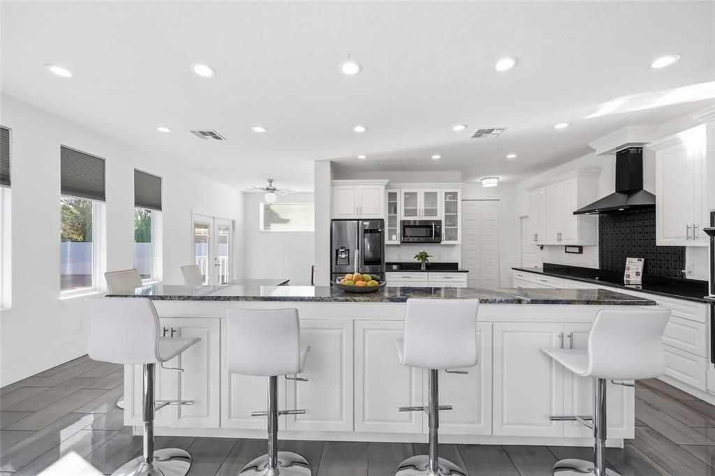 En Venta: $752,500 (5 camas, 3 baños, 3411 Pies cuadrados)