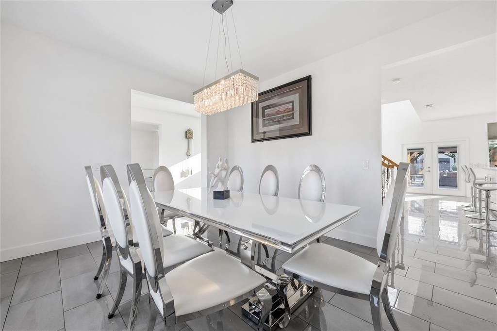 En Venta: $752,500 (5 camas, 3 baños, 3411 Pies cuadrados)