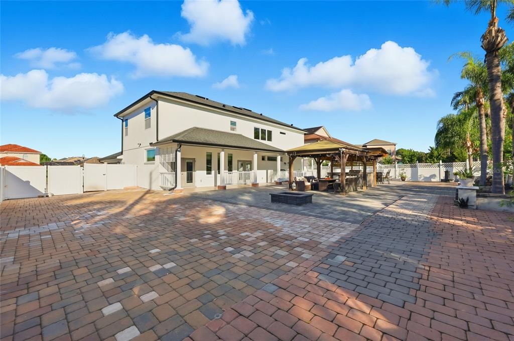 En Venta: $752,500 (5 camas, 3 baños, 3411 Pies cuadrados)