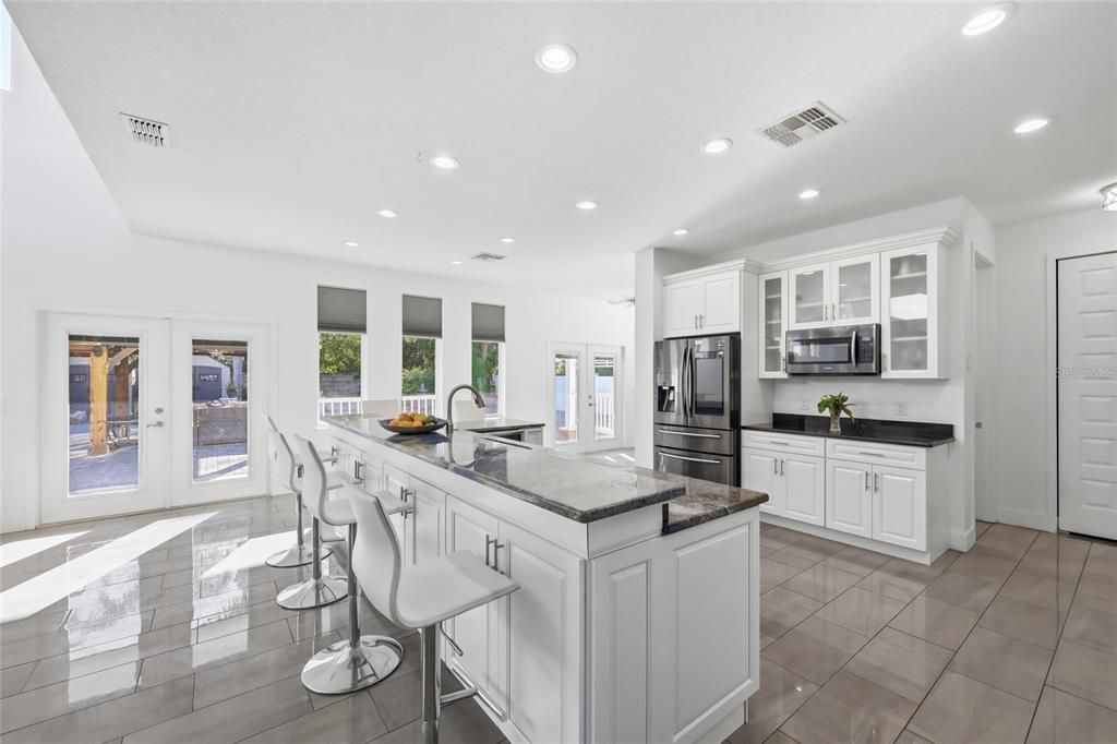 En Venta: $752,500 (5 camas, 3 baños, 3411 Pies cuadrados)