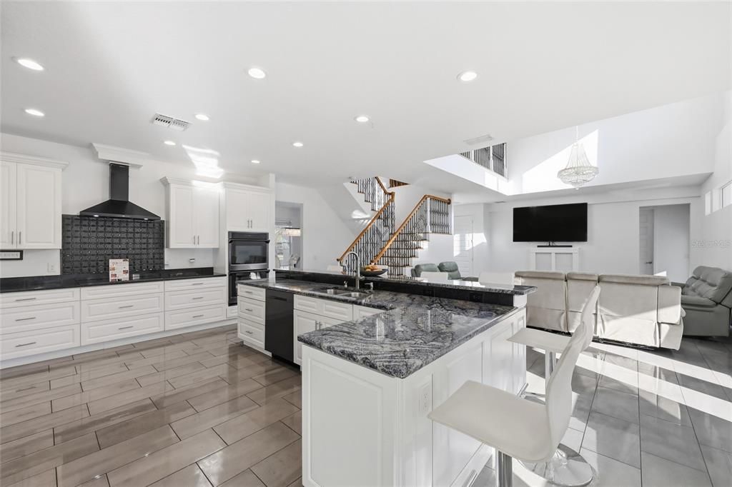 En Venta: $752,500 (5 camas, 3 baños, 3411 Pies cuadrados)