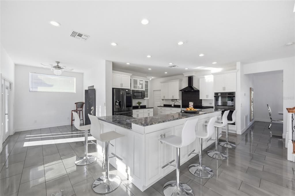 En Venta: $752,500 (5 camas, 3 baños, 3411 Pies cuadrados)