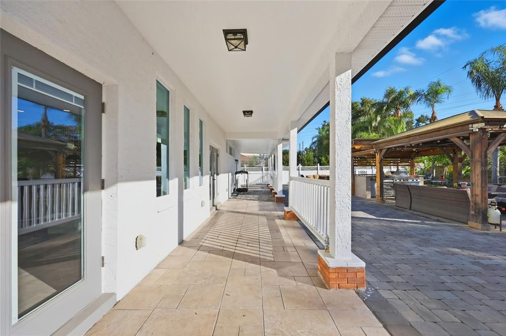 En Venta: $752,500 (5 camas, 3 baños, 3411 Pies cuadrados)