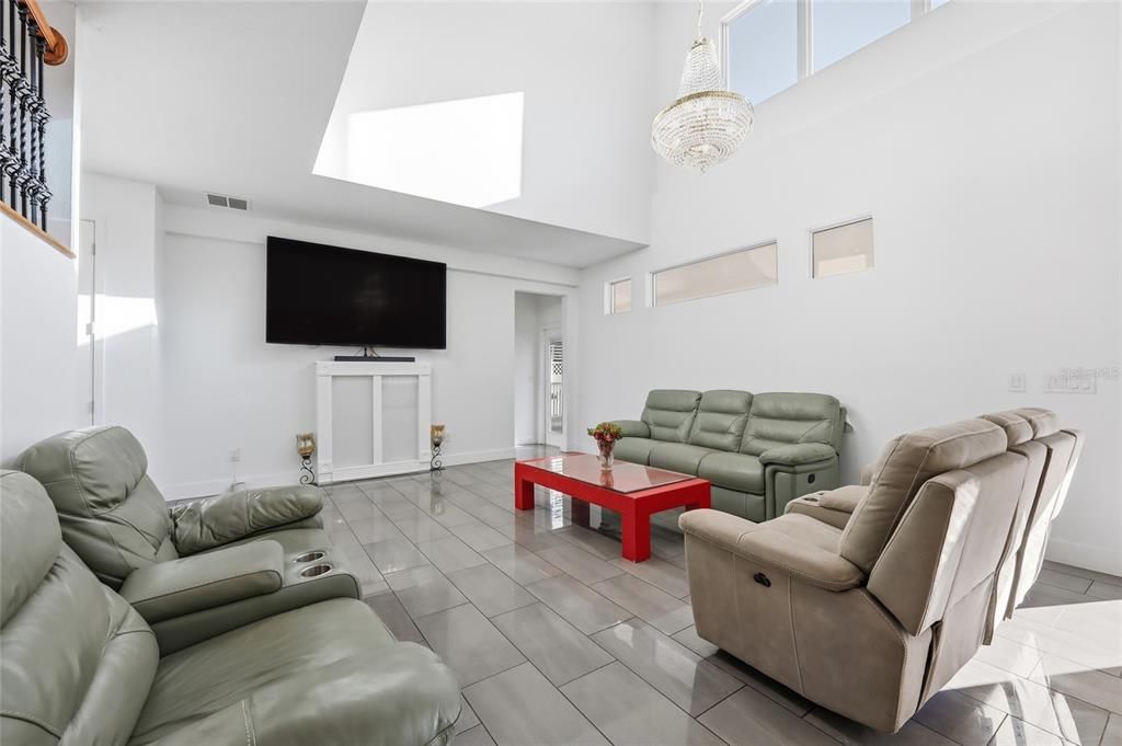 En Venta: $752,500 (5 camas, 3 baños, 3411 Pies cuadrados)