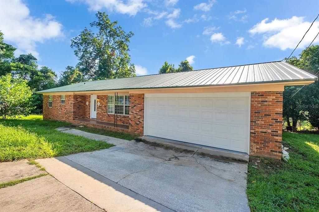 Recently Sold: $250,000 (3 beds, 2 baths, 1496 Square Feet)