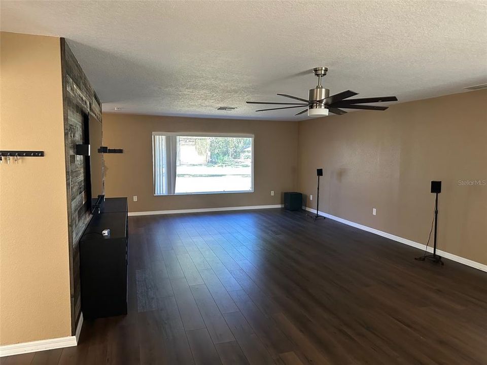 For Sale: $619,999 (4 beds, 2 baths, 2518 Square Feet)