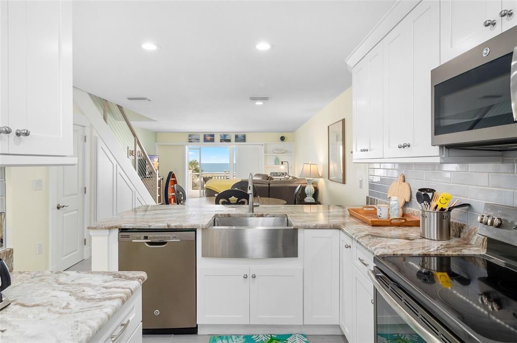 For Sale: $2,995,000 (2 beds, 2 baths, 1131 Square Feet)