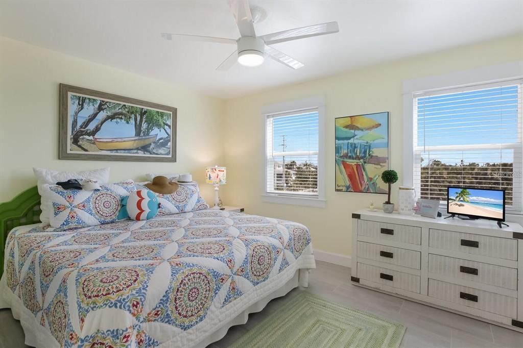 For Sale: $2,995,000 (2 beds, 2 baths, 1131 Square Feet)