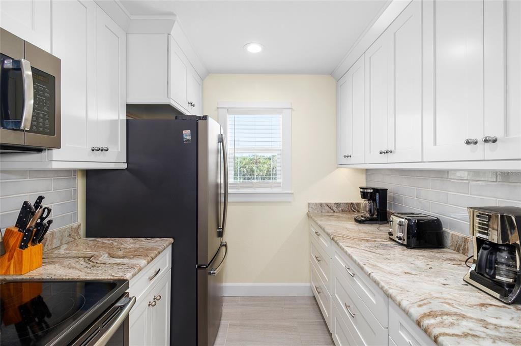 For Sale: $2,995,000 (2 beds, 2 baths, 1131 Square Feet)