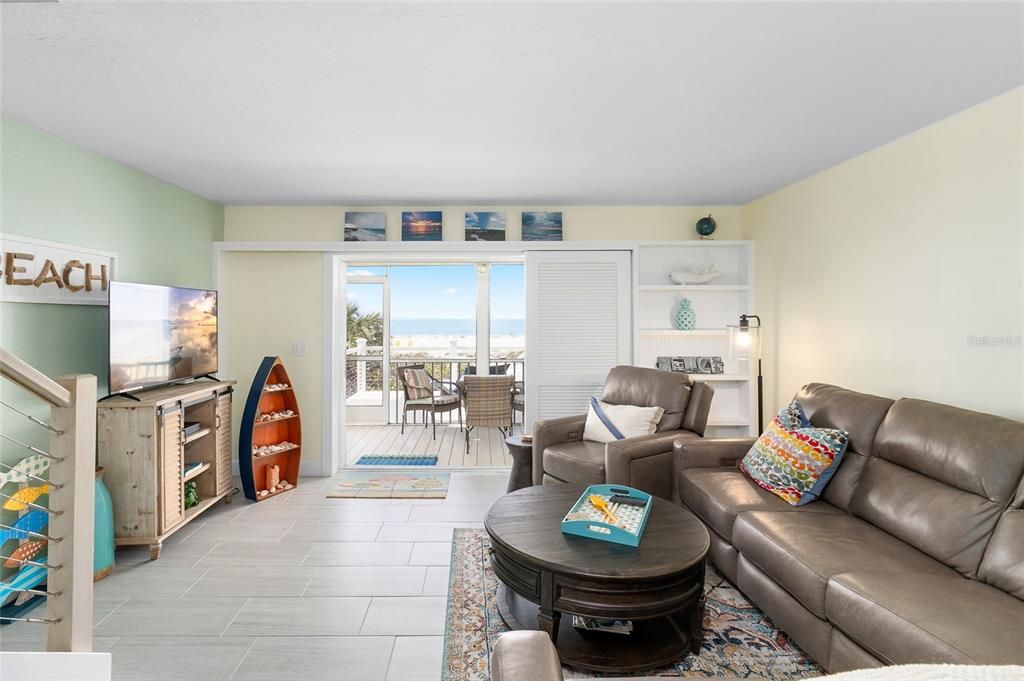 For Sale: $2,995,000 (2 beds, 2 baths, 1131 Square Feet)