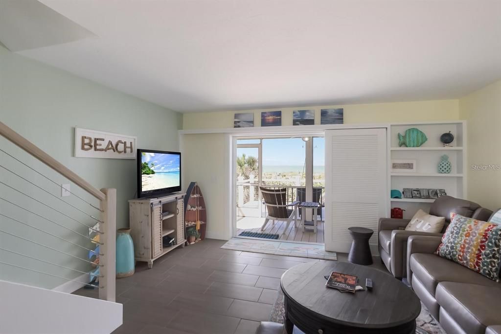 For Sale: $2,995,000 (2 beds, 2 baths, 1131 Square Feet)