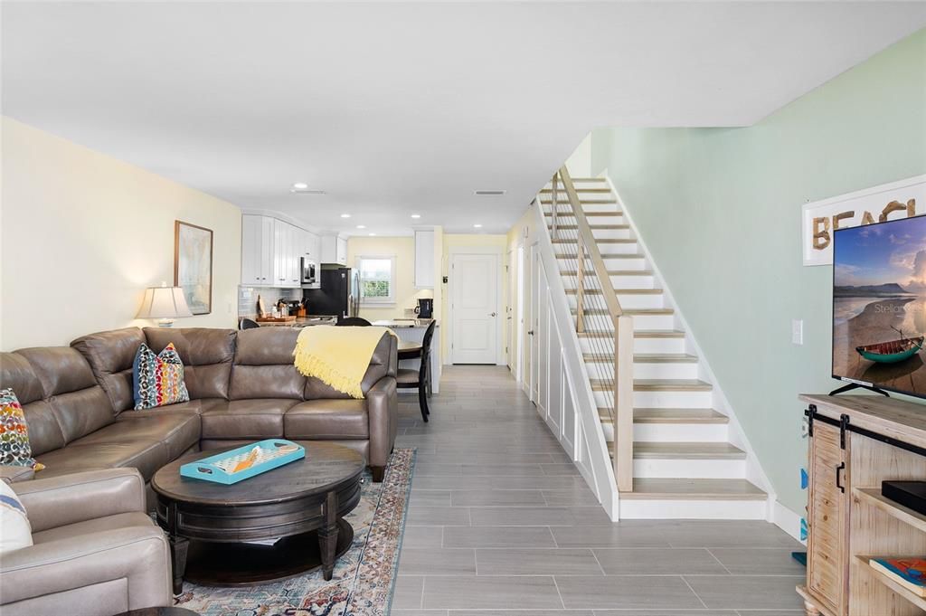 For Sale: $2,995,000 (2 beds, 2 baths, 1131 Square Feet)