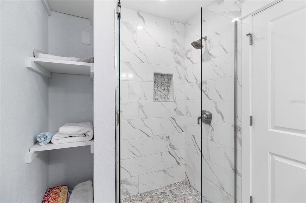 For Sale: $2,995,000 (2 beds, 2 baths, 1131 Square Feet)