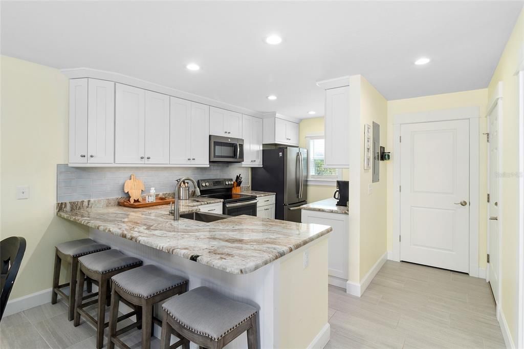 For Sale: $2,995,000 (2 beds, 2 baths, 1131 Square Feet)