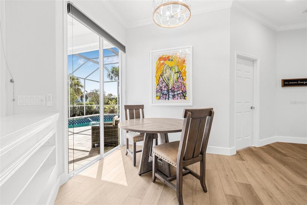 For Sale: $999,000 (4 beds, 3 baths, 2433 Square Feet)