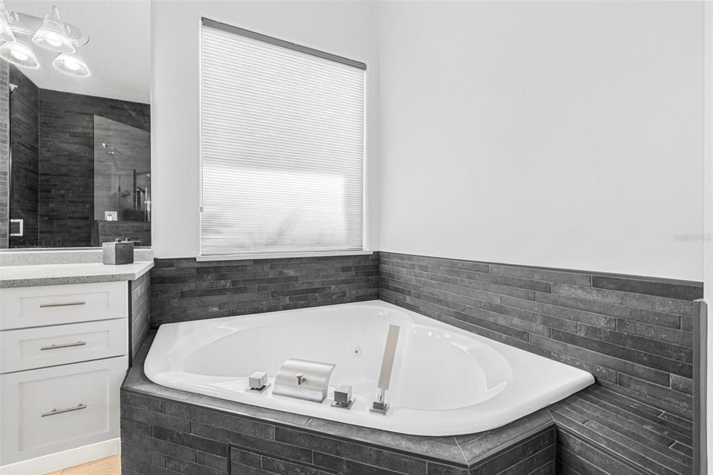 For Sale: $999,000 (4 beds, 3 baths, 2433 Square Feet)