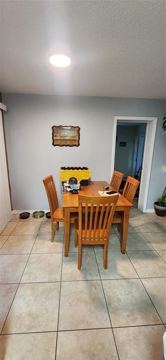 Activo con contrato: $210,000 (4 camas, 2 baños, 924 Pies cuadrados)