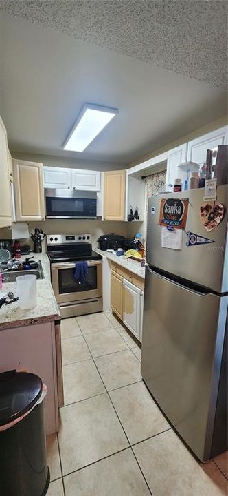 Activo con contrato: $210,000 (4 camas, 2 baños, 924 Pies cuadrados)