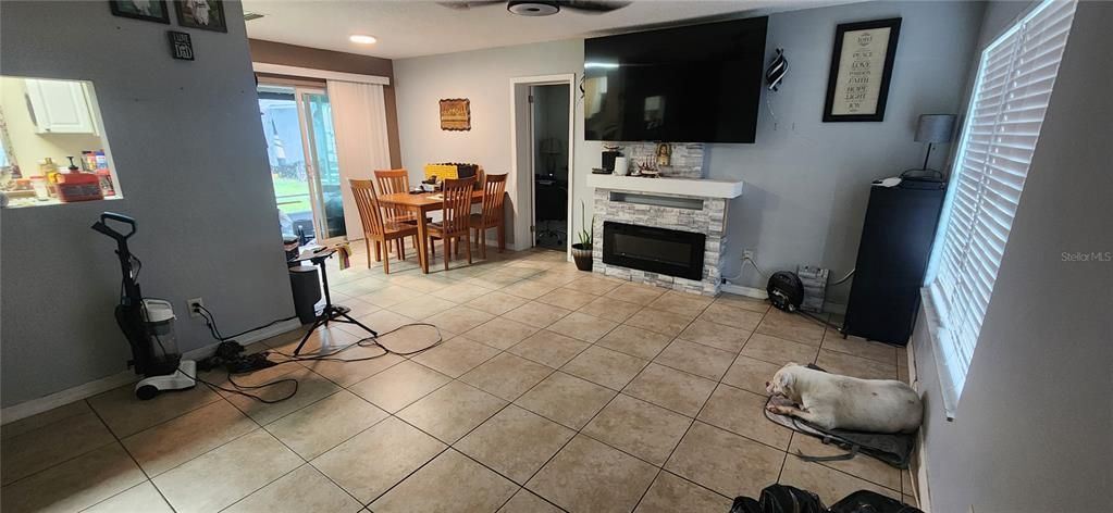 Activo con contrato: $210,000 (4 camas, 2 baños, 924 Pies cuadrados)