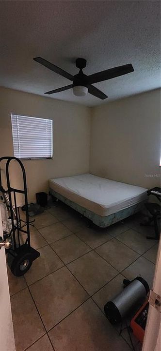 Activo con contrato: $210,000 (4 camas, 2 baños, 924 Pies cuadrados)